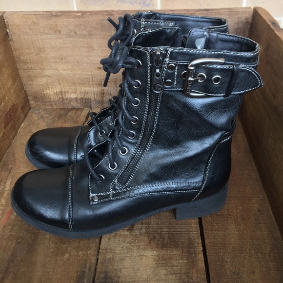 G By Guess Women's Ankle Boots Black BSize 8 1/2. - Picture 3 of 6